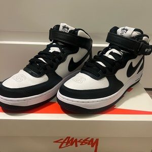 STÜSSY & NIKE AIR FORCE 1 ‘07 MID